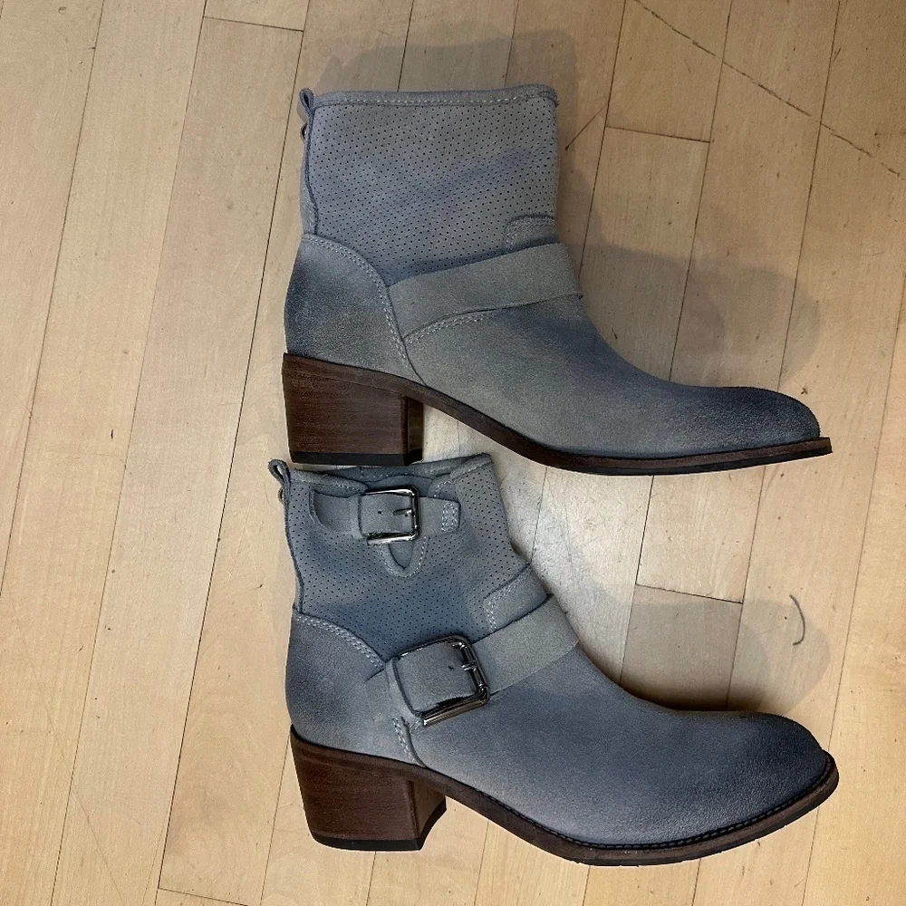 Donald J. Pliner Willow OL grey bootie, 7.5. CB2169